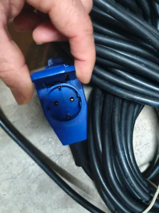 Cable de extensión para camping 25 metros.