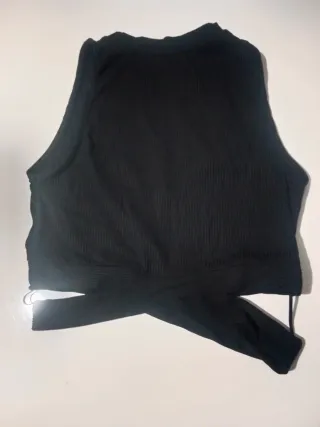 Top Bershka negro cruzado talla única