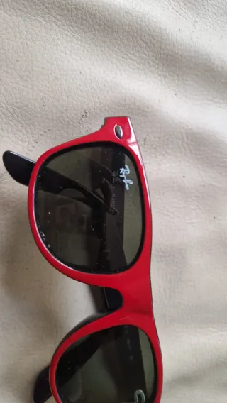 Occhiali da sole Ray-Ban rossi per bambini