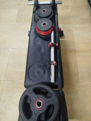 Banco de pesas con barra y discos