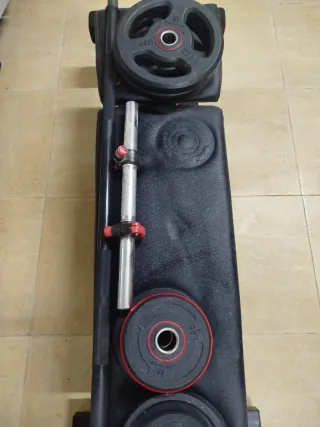 Banco de pesas con barra y discos