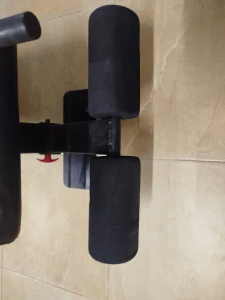 Banco de pesas con barra y discos