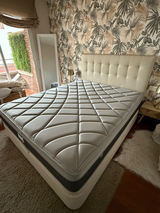 Cama IKEA con cabezal y colchón Pikolin
