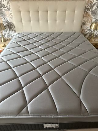 Cama IKEA con cabezal y colchón Pikolin