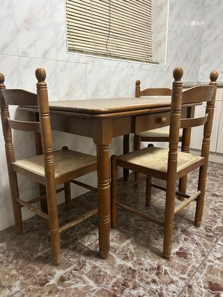 Set tavolo e 3 sedie in legno