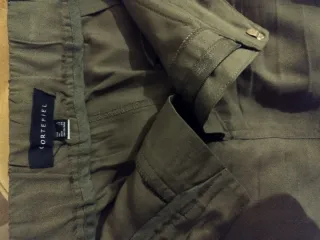 Falda verde militar con bolsillos