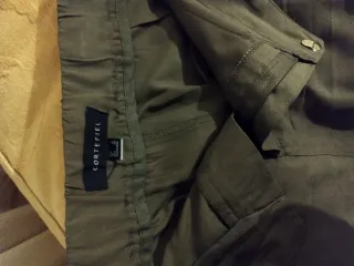 Falda verde militar con bolsillos