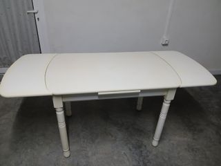Mesa de cocina blanca extensible