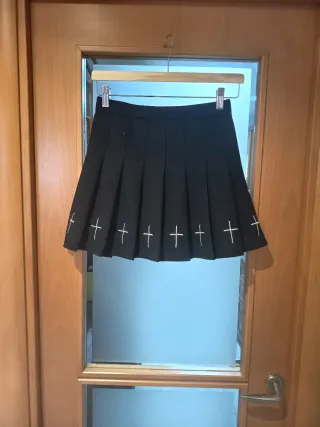 Falda pantalón T38 lineas blancas y cruces blancas