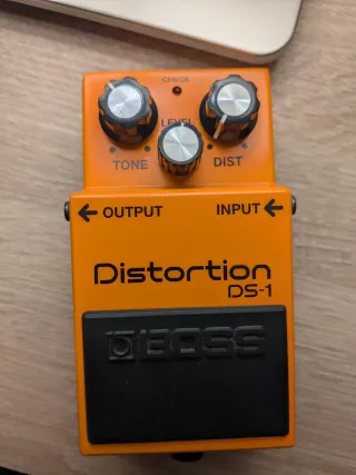 Pedale di distorsione Boss DS-1