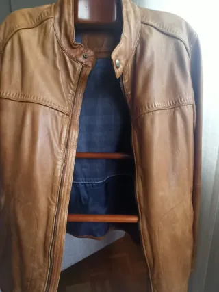 Cazadora de cuero marrón