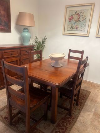 Tavolo da pranzo in legno con 4 sedie