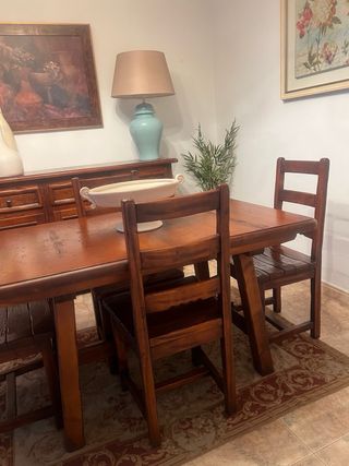 Tavolo da pranzo in legno con 4 sedie