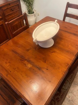 Tavolo da pranzo in legno con 4 sedie