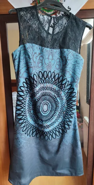 Vestido negro y verde con estampado