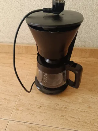 Cafetera negra.