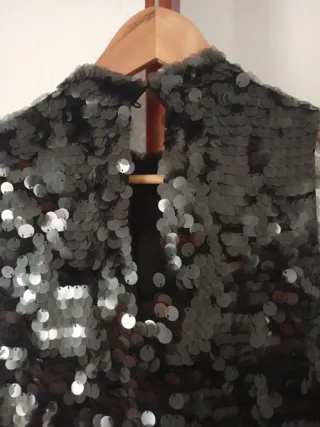 Vestido Zara lentejuelas negro.