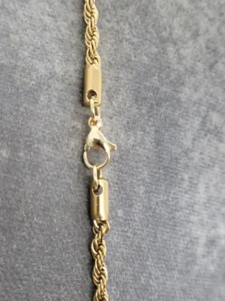 Medalla Jesucristo con cordón rizado