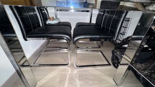 Mesa y 4 Sillas Comedor