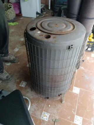 Chimenea metálica grande