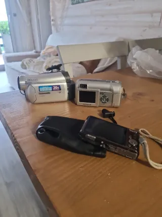2 Fotocamere e 1 Videoregistratore Olympus/Sony