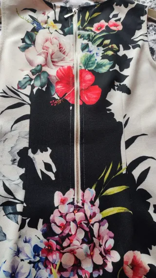 Vestido floral blanco y multicolor