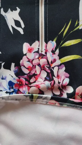 Vestido floral blanco y multicolor