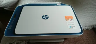 Impresora HP 2721 azul y blanca
