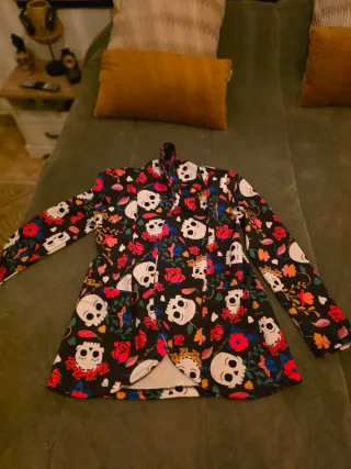 Blazer estampado calaveras y flores