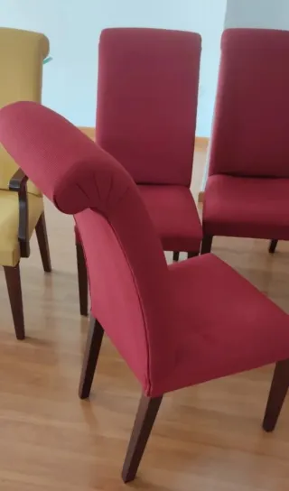 Sillas de comedor tela y madera rojas