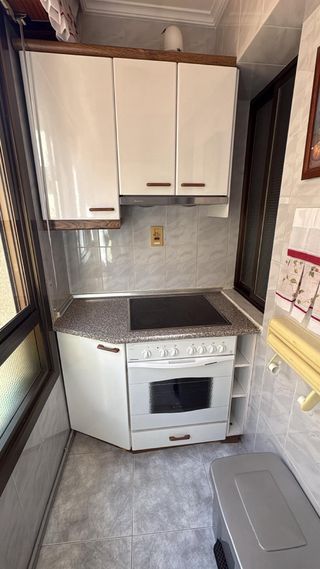 Muebles de cocina (arriba) y campana