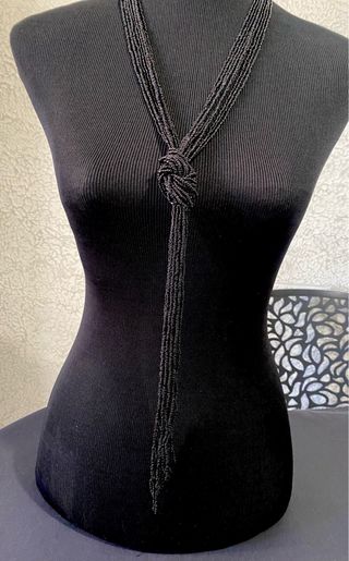 Collana lunga con nodo