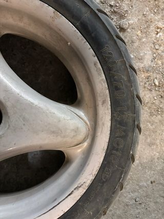 Llanta y neumático para scooter