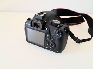 Cámara Canon EOS 1200D lista para usar