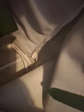 Bolso Lacoste Verde Oliva con gafas de sol