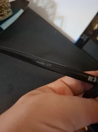 Bolso Lacoste Verde Oliva con gafas de sol