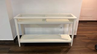 Mesa consola blanca con tapa de cristal