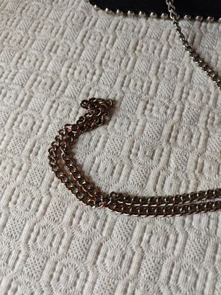 Bolso negro Zara bandolera tachuelas plateadas