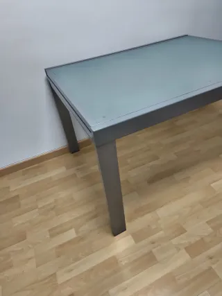 Mesa de comedor cristal y metal