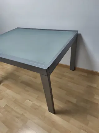 Mesa de comedor cristal y metal