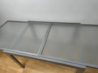 Mesa de comedor cristal y metal