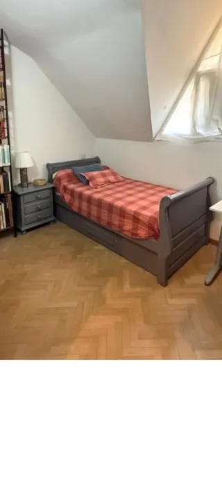 Cama nido gris con mesilla a juego