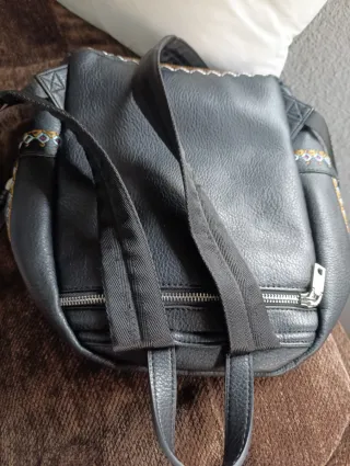 Mochila Desigual negra y morada