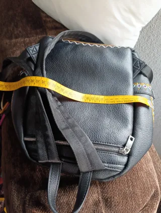 Mochila Desigual negra y morada