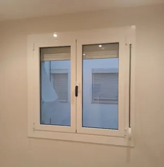 Carpintería de aluminio blanca
