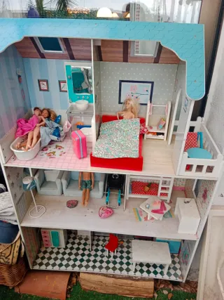 Casa de muñecas Amanda Family 120x80x30