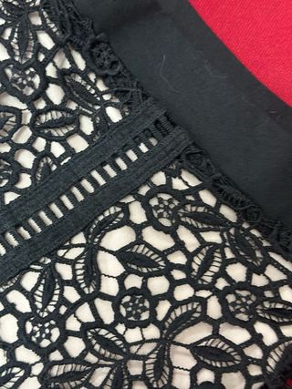 Falda de encaje guipur negra
