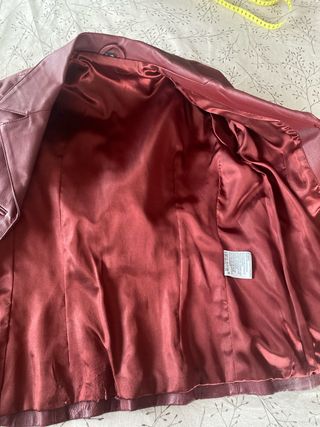 Chaqueta de piel burdeos