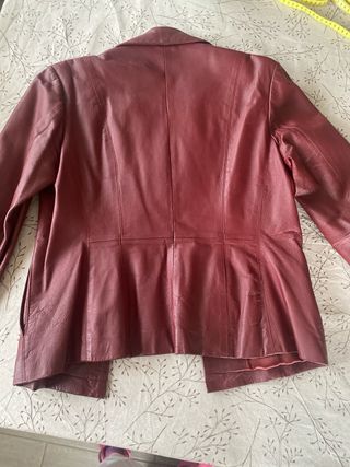 Chaqueta de piel burdeos