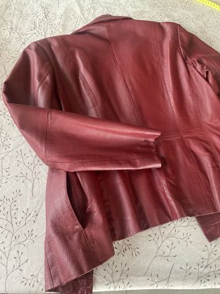 Chaqueta de piel burdeos
